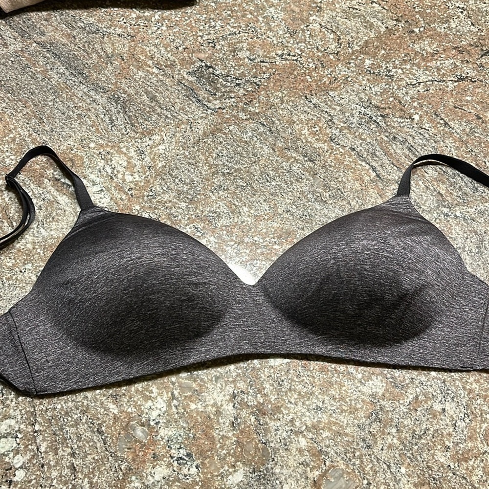 Victoria’s Secret T-shirt lightly lined wireless bra dark gray 38DD